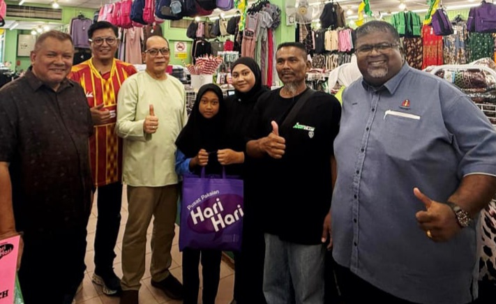 வசதி குறைந்த 100 குடும்பங்களுக்கு 200 ரிங்கிட் மதிப்புள்ள உடைகள் ஹரிராயா பரிசு;  சாம்சன் தகவல். 