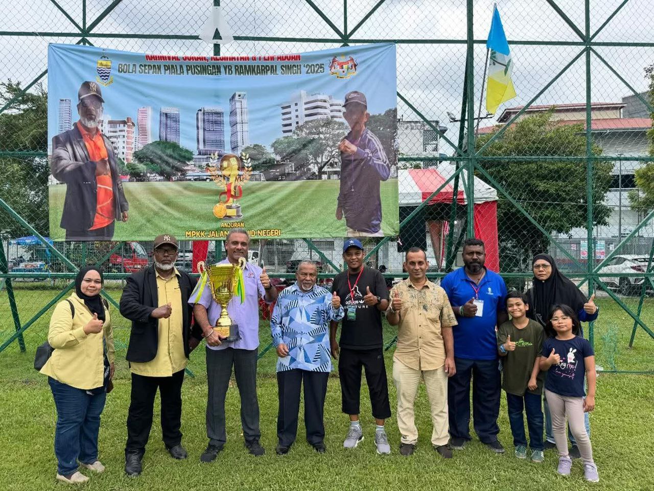 ராம் கர்ப்பால் சுழல்கிண்ண கால்பந்துப் போட்டியில் பல்வேறு குழுக்கள் உற்சாகத்துடன் பலப்பரீட்சை!     