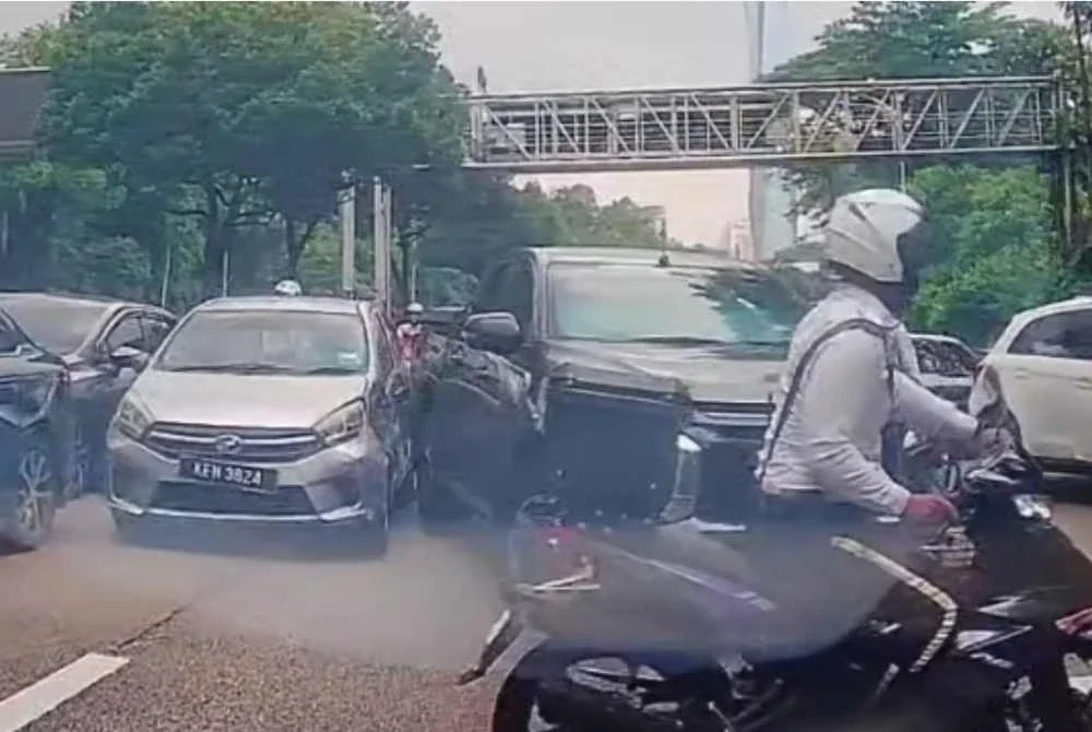 Pemandu Perodua Axia langgar lari anggota trafik berjaya dicekup