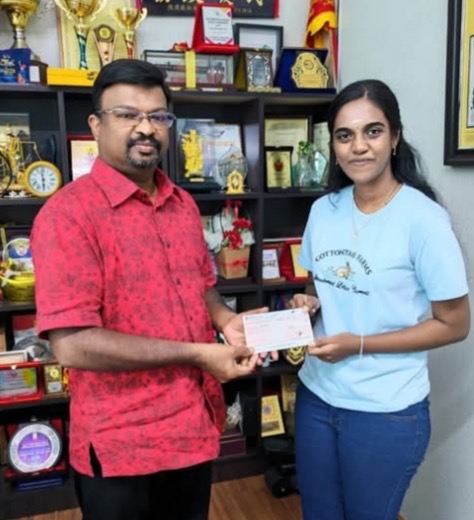 இரண்டாம் ஆண்டு உயர்கல்வி மேற்கொண்டு வரும் கலைவர்ஷினிக்கு 1,000 ரிங்கிட் உதவி நிதி; வீரப்பன் தகவல்.